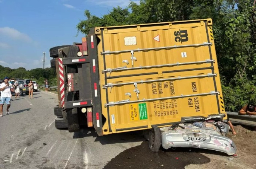 Imagem Grave acidente com carreta no litoral de São Paulo