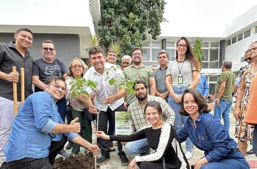 Imagem Helder Carvalho lança o Plano de Arborização Urbana em Sousa 