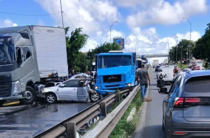 Imagem Colisão na BR-101, no bairro Costa e Silva, em João Pessoa