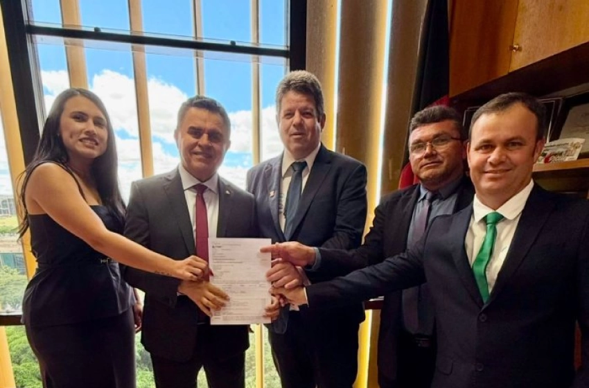 Imagem Comitiva de Ouro Velho ao lado de Wilson Santiago