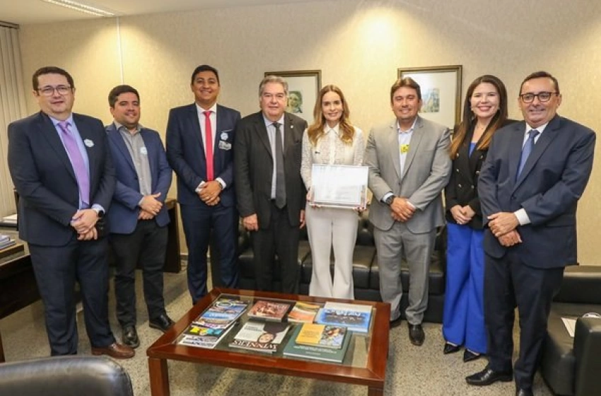Imagem Helder Carvalho em audiência com a senadora Daniella Ribeiro