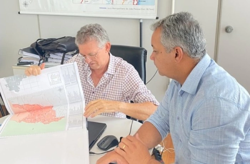 Imagem Gerôncio Júnior em reunião com o diretor do DER-PB, Dr. Orlando