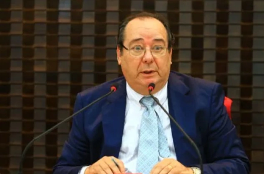 Imagem Ex-deputado estadual e conselheiro aposentado do TCE, Arthur Paredes Cunha Lima