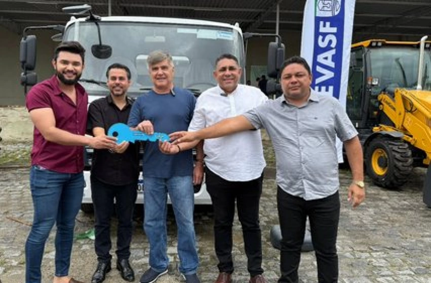 Imagem Novo caminhão compactador de lixo para Aparecida