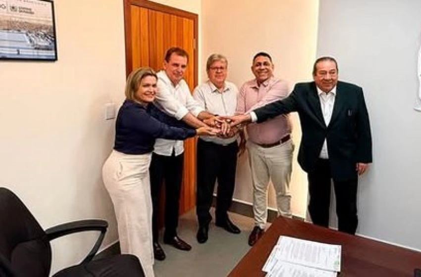 Imagem João Neto em reunião com João Azevêdo