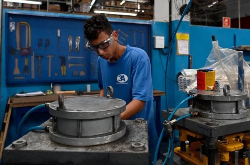 Imagem Indústria recua em nove locais