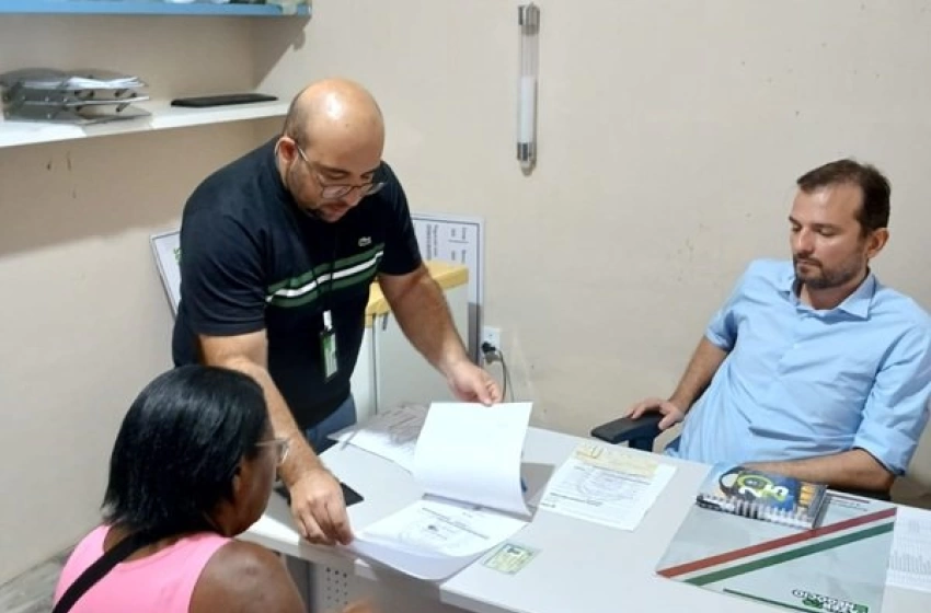 Imagem Entrega de cheques do Programa Fazer Negócio Relâmpago