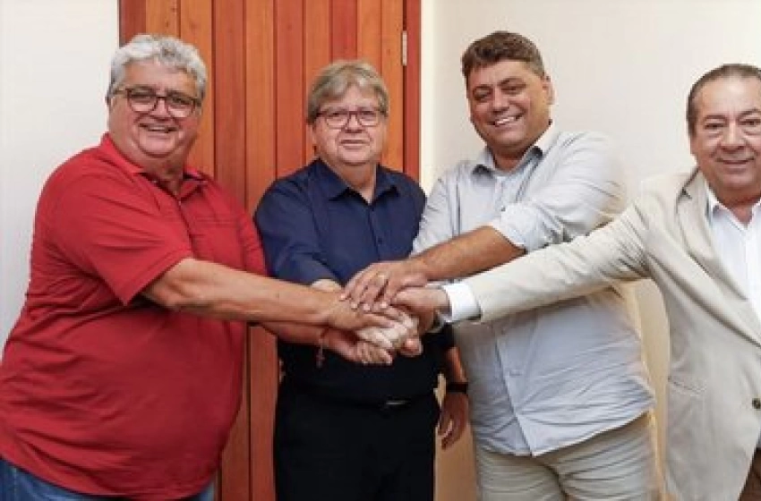 Imagem Célio da Usina, João Azevêdo, prefeito Thially e Ronaldo Guerra