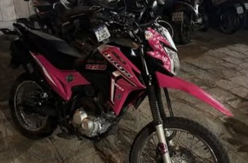 Imagem Moto com sinais identificadores adulterados apreendida pela PM