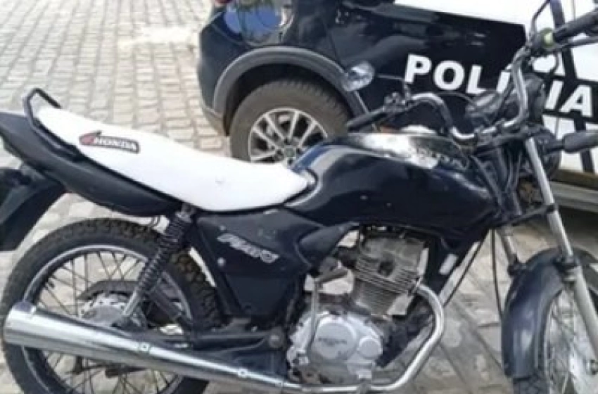 Imagem Moto com sinais identificadores adulterados apreendida pela PM