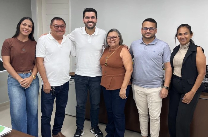 Imagem Wilson Filho ao lado da prefeita de Mari