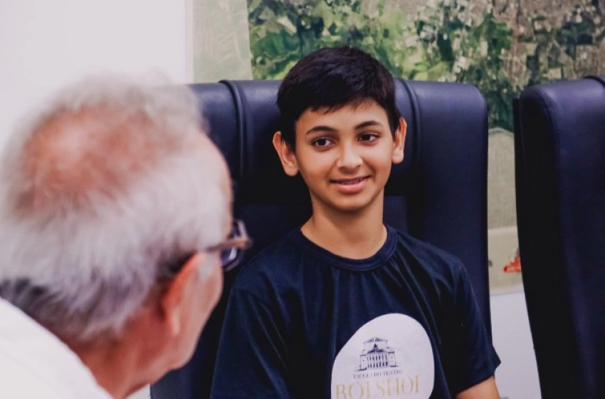 Imagem Cícero e aluno selecionado para o Balé Bolshoi na Rússia