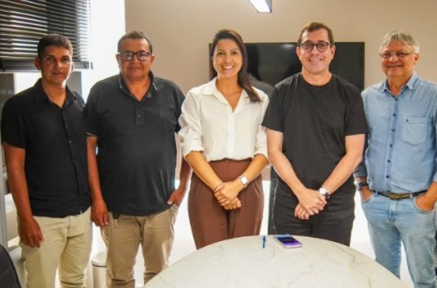 Imagem Gervásio Maia recebe lideranças de Pilõezinhos e reforça compromisso com o desenvolvimento do município