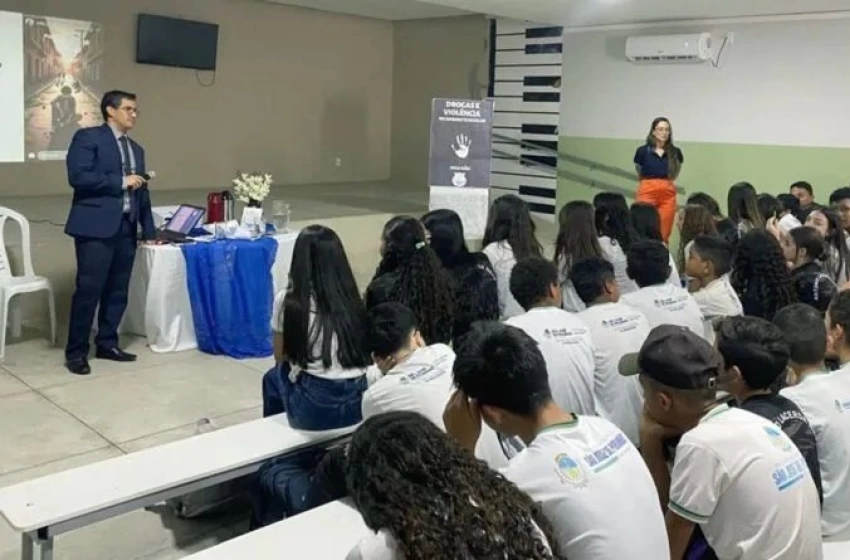 Imagem Juiz Ricardo Amorim leva reflexão sobre drogas a estudantes de São José de Piranhas