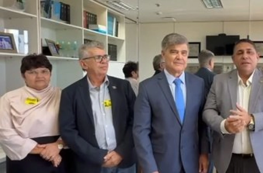Imagem Prefeito João Neto reforça parceria com deputado Wellington Roberto em Brasília