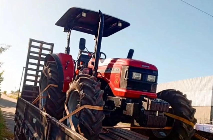 Imagem Trator destinado ao município de Aparecida 