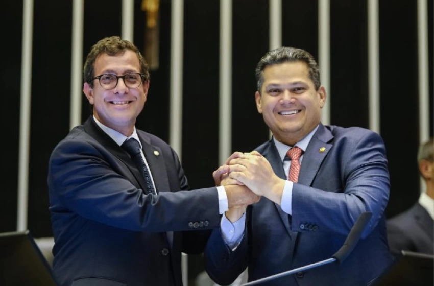 Imagem Deputado federal Gervásio Maia (PSB-PB) ao lado de Alcolumbre