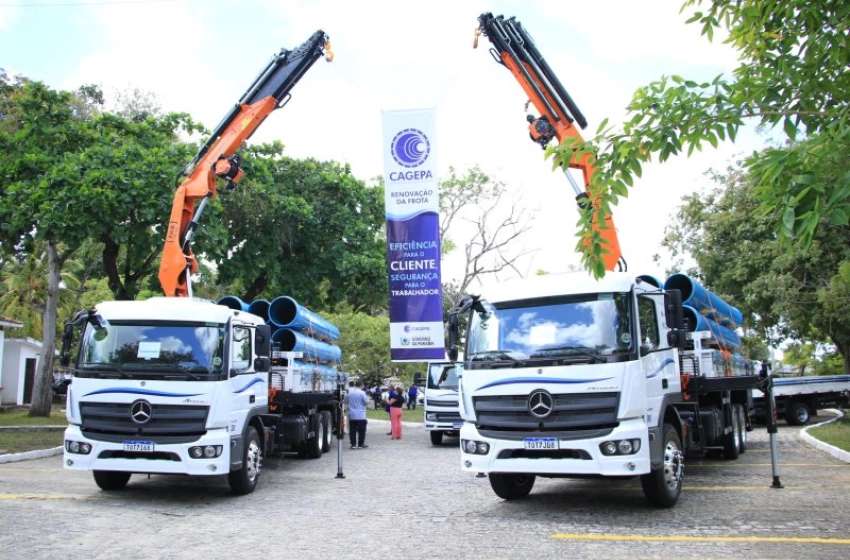 Imagem Cagepa renova frota e entrega dois caminhões munck adquiridos em convênio com a Agência Francesa de Desenvolvimento