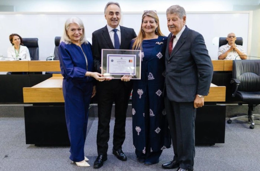 Imagem Título de cidadã paraibana à cientista Karina Massei