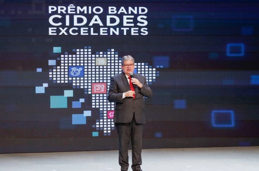 Imagem João Azevêdo prestigiando o Band Cidades Excelentes
