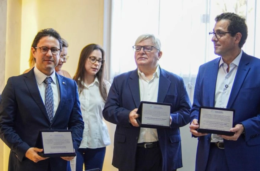 Imagem Ministro Herman Benjamin em visita ao Hospital de Catolé