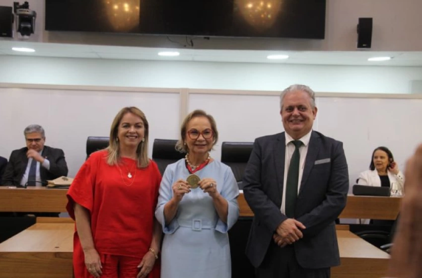 Imagem Medalha Epitácio Pessoa à promotora Rosane Araújo
