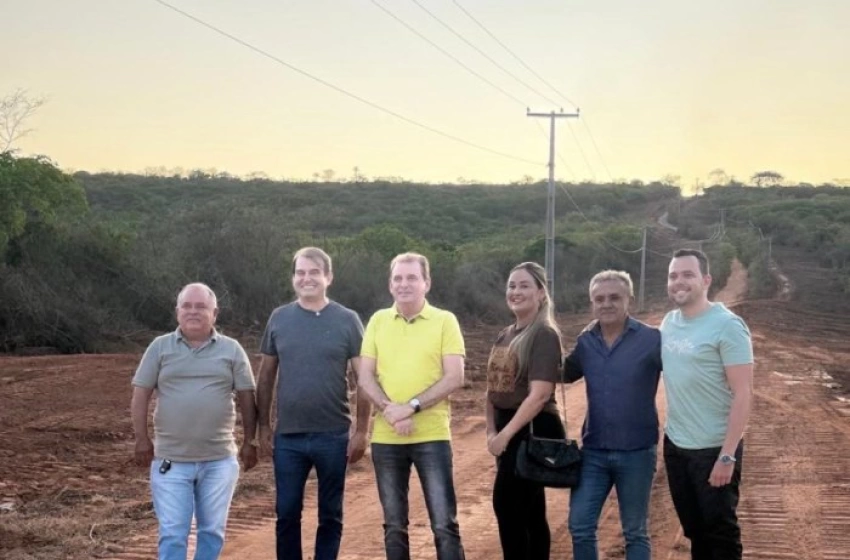 Imagem Visita de Bal e Chico nas obras da estrada da Serra do Vital em São José de Piranhas