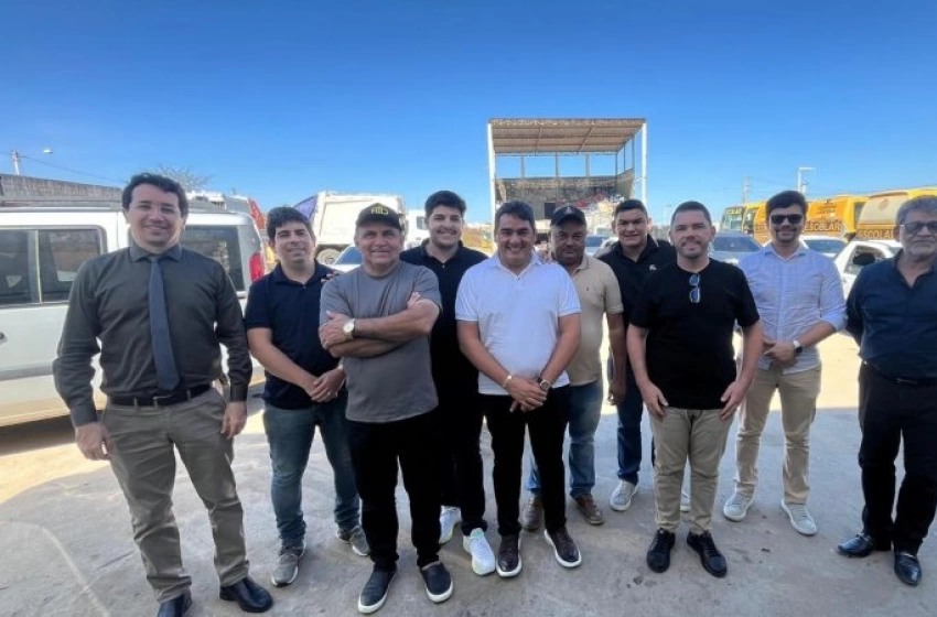 Imagem Lucas Braga com seus vereadores