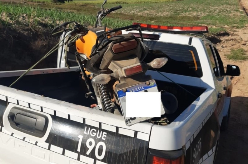 Imagem Moto apreendida pela polícia militar no município de Pedras de Fogo 