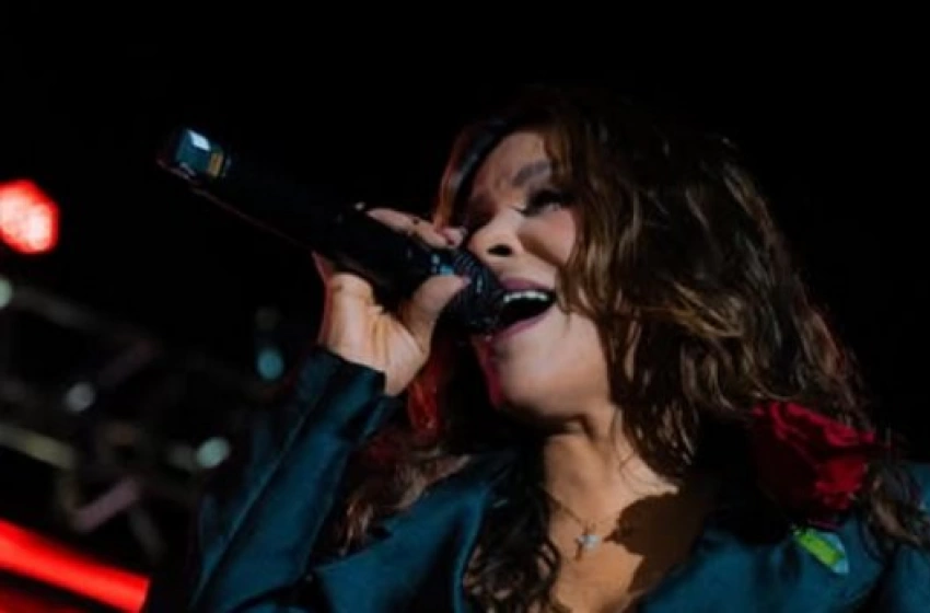 Imagem Cantora Silvânia Aquino