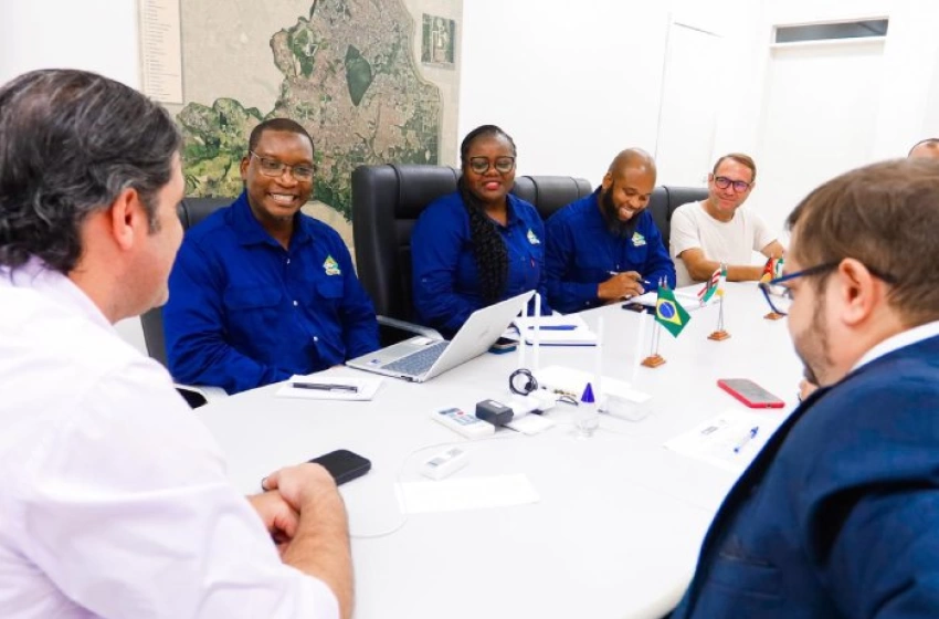 Imagem Leo Bezerra e comitiva de Moçambique