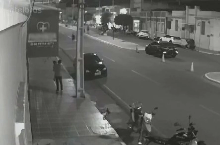 Imagem Pai sendo visto agredindo o próprio filho