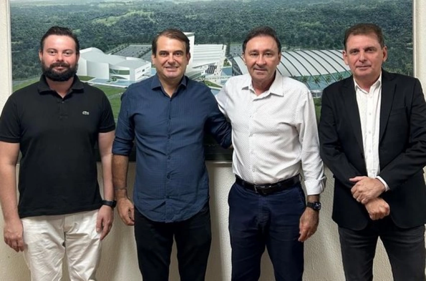 Imagem Prefeito Bal Lins ao lado de Deusdete Queiroga, Chico Mendes e do vice Ramon