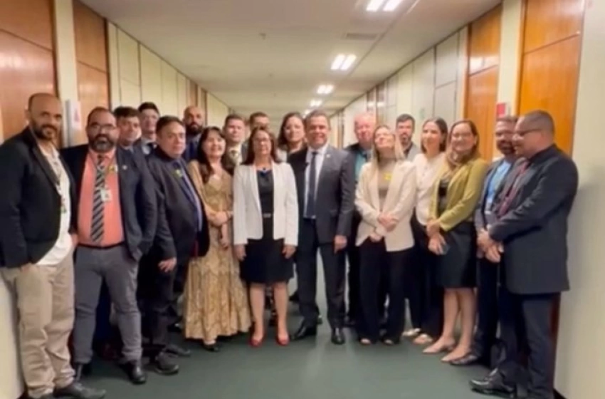 Imagem Reitora do IFPB em reunião com o deputado federal Wilson Santiago