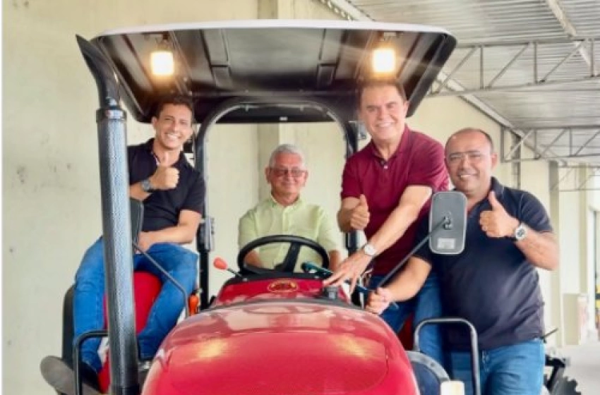 Imagem Entrega de trator ao Sindicato Rural de Gurinhém