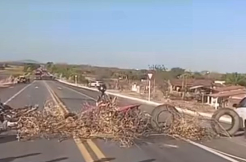 Imagem Protesto na BR-230 em Cajazeiras