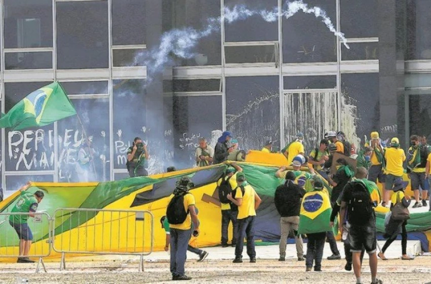 Imagem Manistante do dia 08 de janeiro