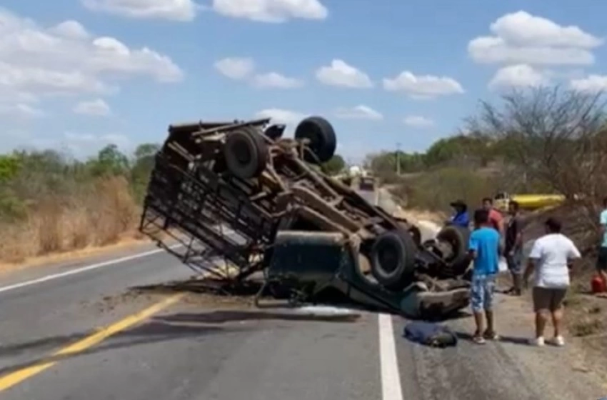 Imagem Caminhonete no local do sinistro