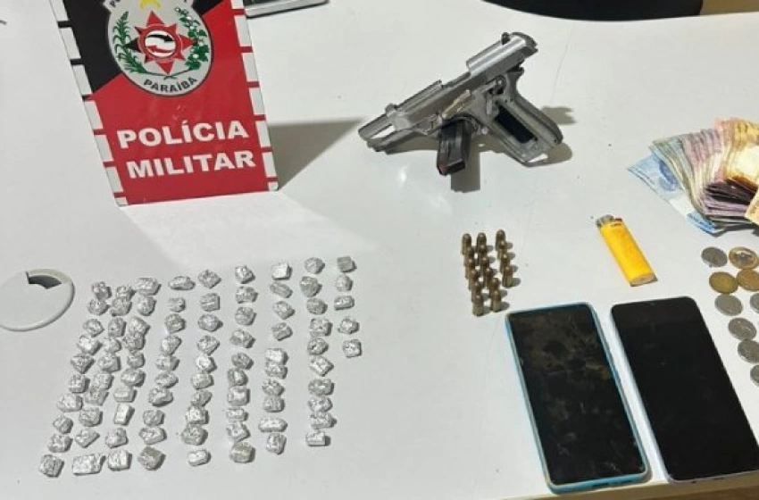 Imagem Arma e drogas apreendidas em ação da PM