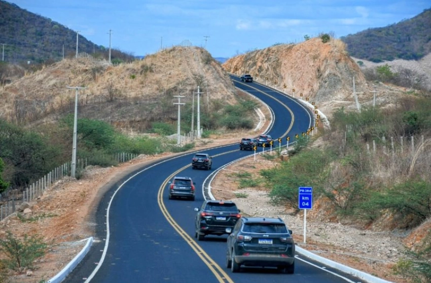 Imagem Estrada PB-384, que liga o município de Nazarezinho a Carrapateira