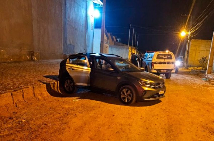 Imagem Carro usado em arrombamento de estabelecimento comercial