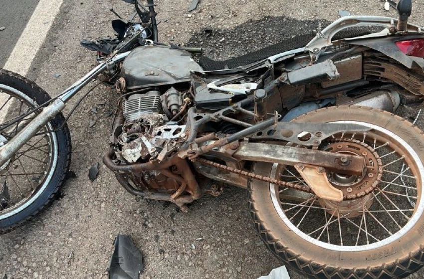 Imagem Imagem da moto envolvida no acidente que ceifou a vida de Sousence no Maranhão 