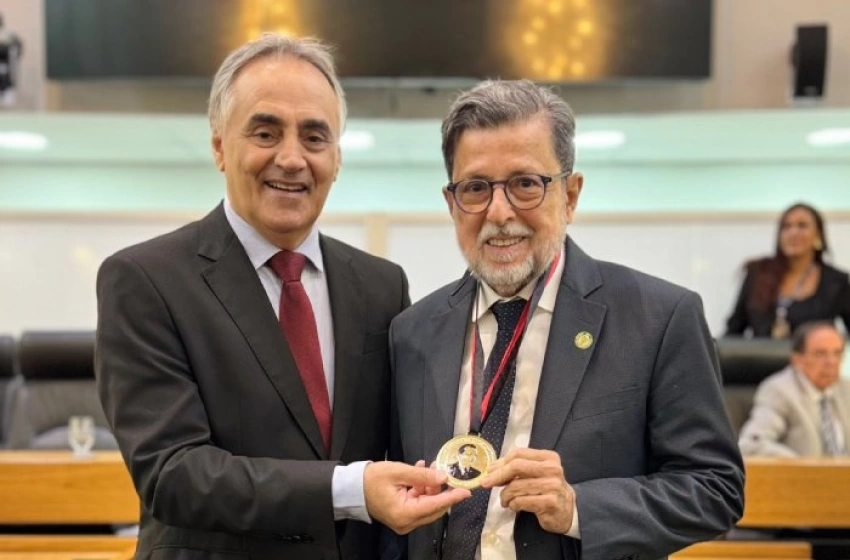 Imagem Medalha ao Dr. Paulo Germano