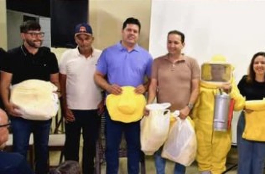 Imagem Entrega de EPIs para apicultores no município de Prata