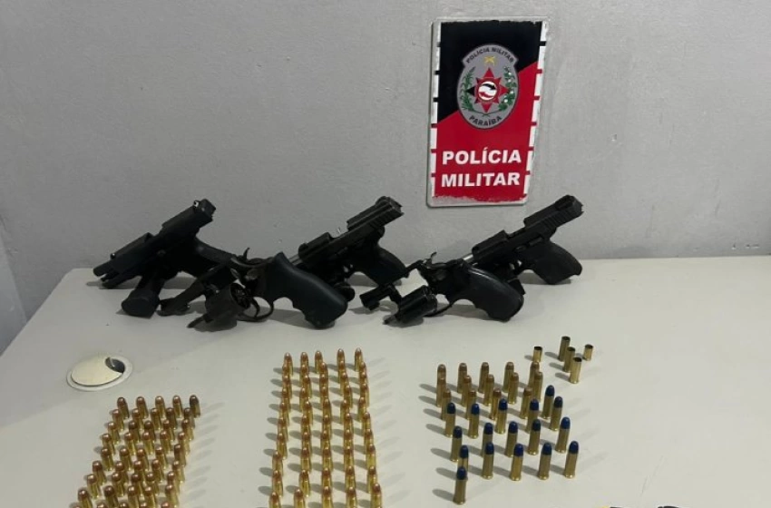 Imagem Armas e munições apreendidas pela Polícia Militar
