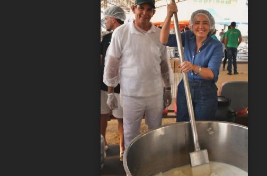 Imagem Entrega ordenhadeiras à agricultura familiar em Monteiro