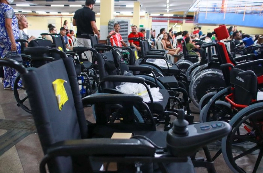 Imagem Entrega de cadeiras de rodas adaptadas