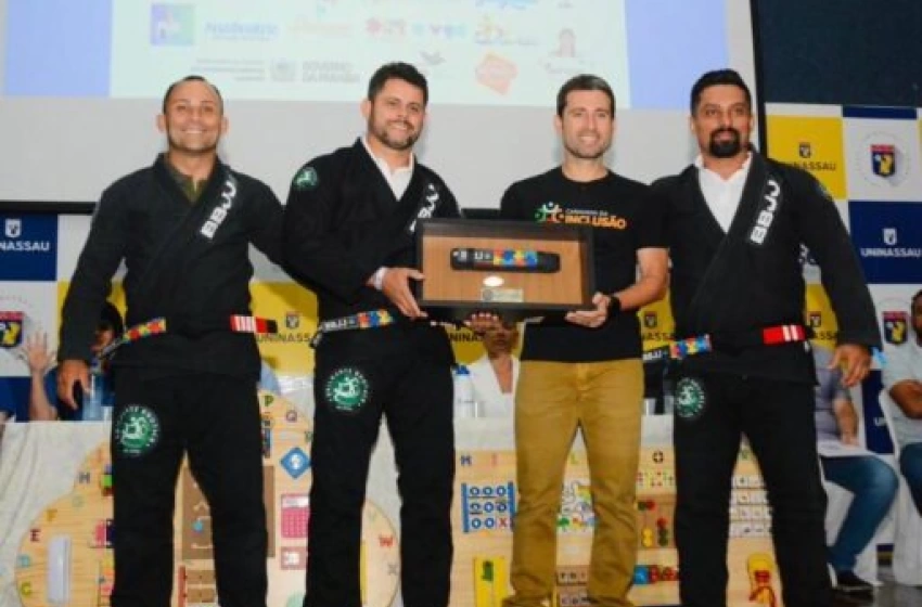 Imagem Comenda Faixa Preta ao deputado Michel Henrique