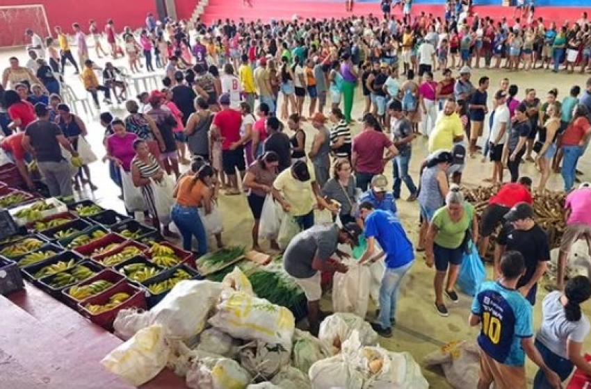 Imagem Distribuição de cestas básicas através do PAA em Aparecida 