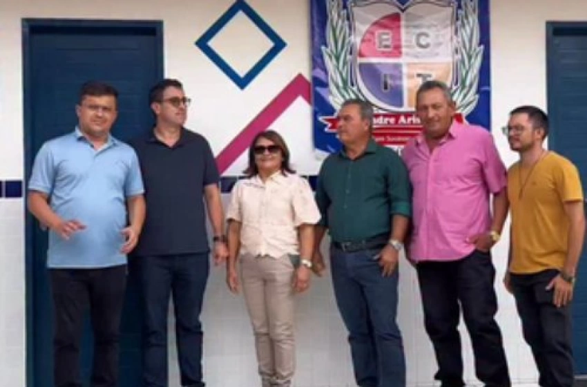 Imagem Gervásio Maia cumprindo agenda no município de Bom Sucesso